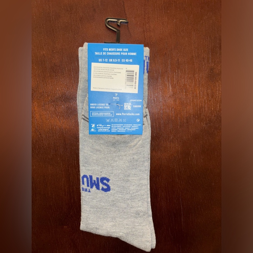 THE SMURFS NOVELTY CREW SOCKS NWT MEN’S SHOE SIZE 7-12 - Picture 2 of 2